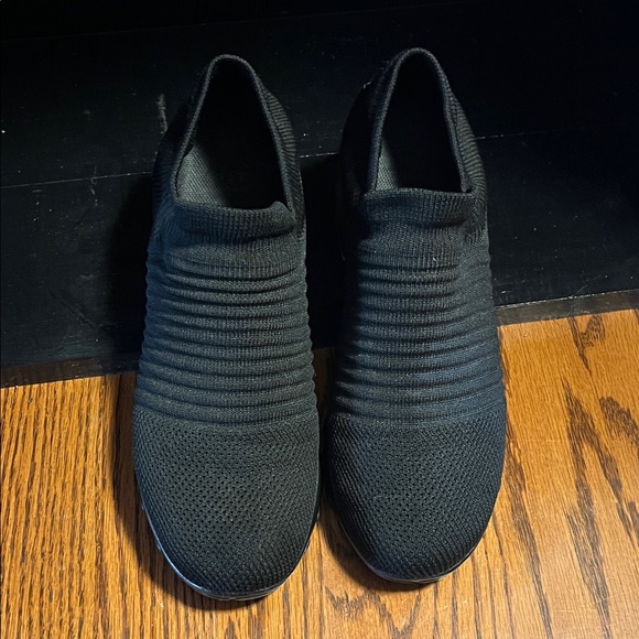 Black Slip-On Women’s Sneakers 9 - Picture 4 of 6